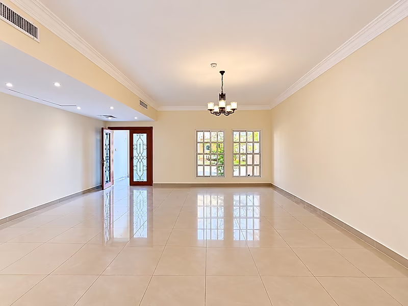 EXCLUSIVE FAMILY VILLA WITH POOL & GYM | 4BR + MAID - Photo 1
