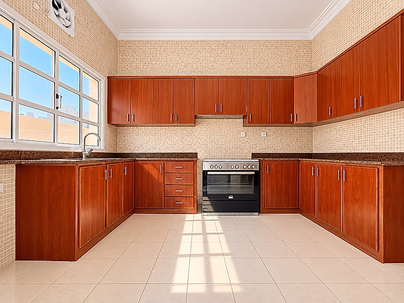EXCLUSIVE FAMILY VILLA WITH POOL & GYM | 4BR + MAID - Photo 4
