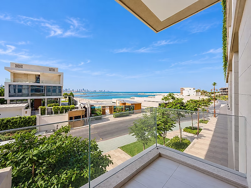 Waterfront Living | 91 sqm One-Bedroom Apartment with Full Sea View - Photo 1