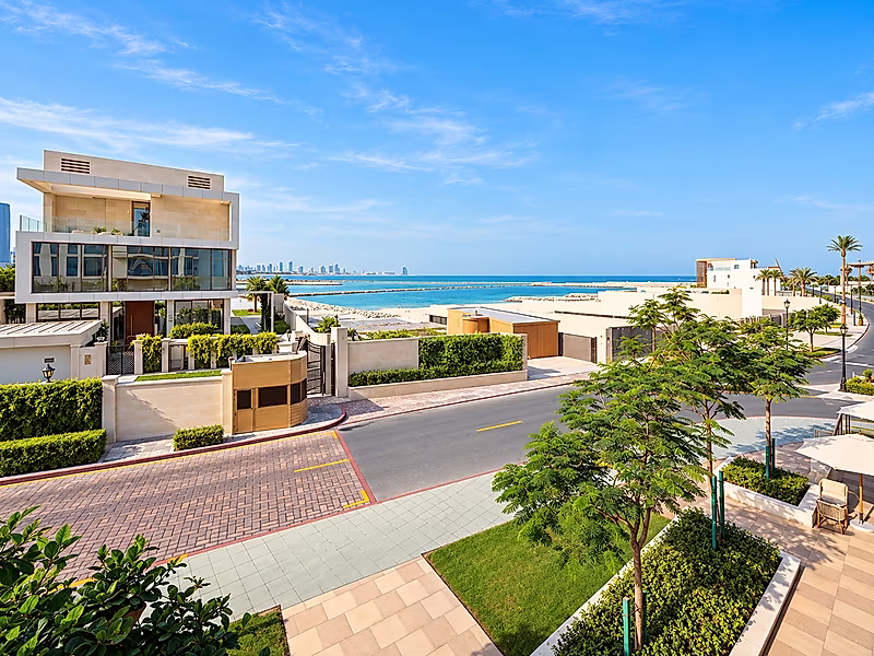 Waterfront Living | 91 sqm One-Bedroom Apartment with Full Sea View - Photo 2