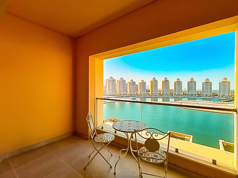 FURNISHED 1-BED WITH STUNNING MARINA VIEW | VB - Photo 1