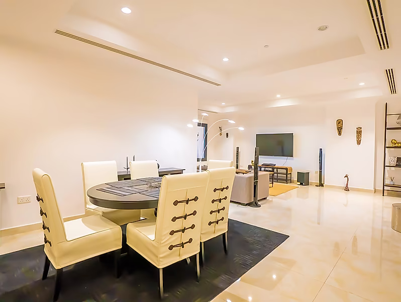 CONTEMPORARY ELEGANCE IN SPACIOUS 2BR - Photo 2