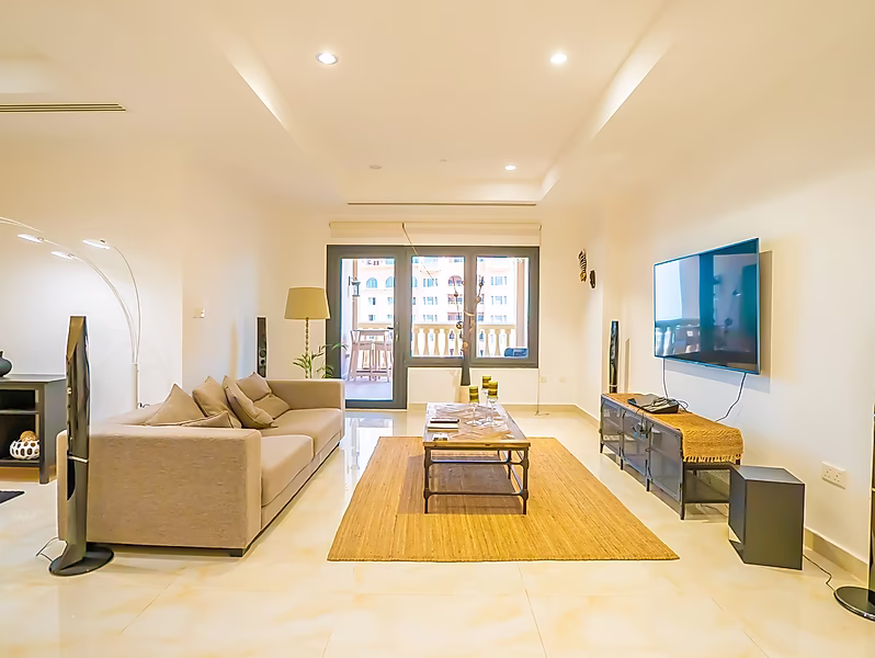 CONTEMPORARY ELEGANCE IN SPACIOUS 2BR - Photo 3