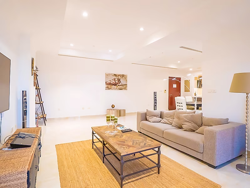 CONTEMPORARY ELEGANCE IN SPACIOUS 2BR - Photo 5