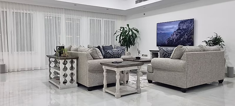 CONTEMPORARY ELEGANCE | 3BR+MAIDS APARTMENT - Photo 1