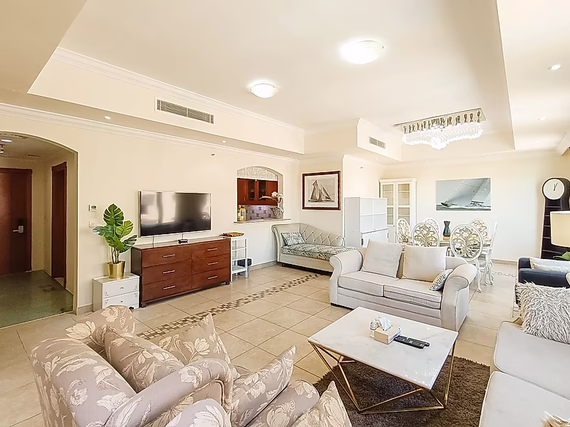 Luxurious 3BR+M Apartment with Modern Elegance - Photo 3