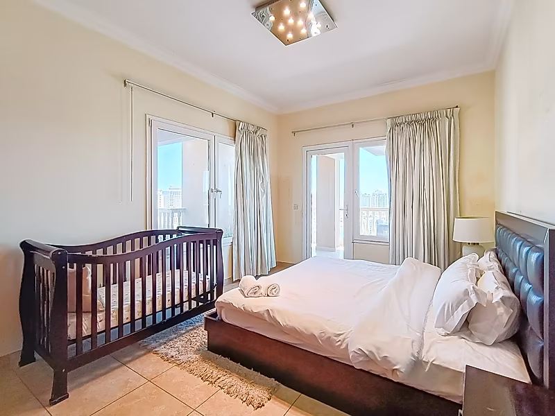 Luxurious 3BR+M Apartment with Modern Elegance - Photo 6