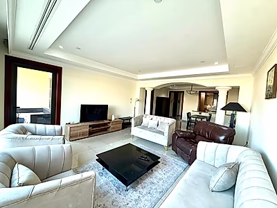 Rare Privacy & Expansive Balcony | 2BR Townhouse, Porto Arabia - Photo 2