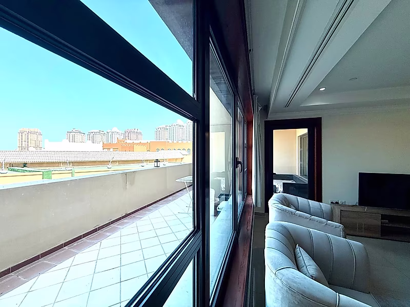 Rare Privacy & Expansive Balcony | 2BR Townhouse, Porto Arabia - Photo 5
