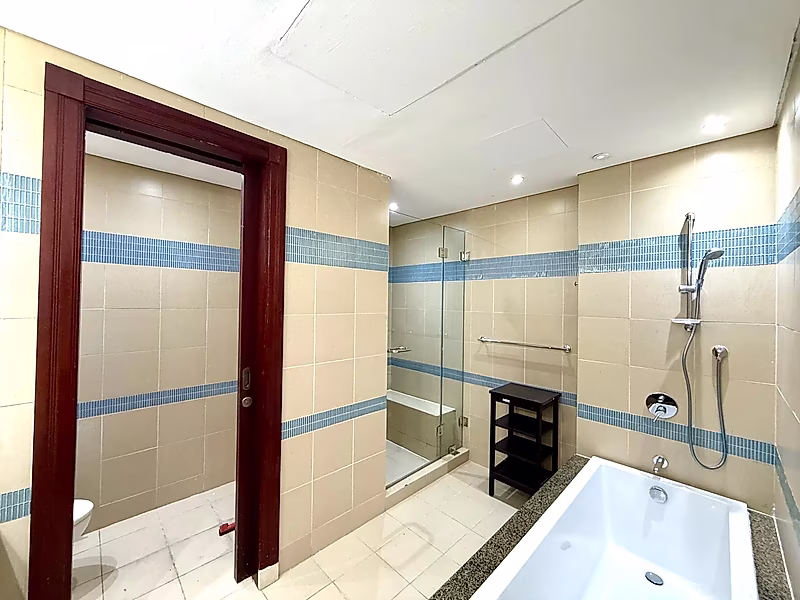 Rare Privacy & Expansive Balcony | 2BR Townhouse, Porto Arabia - Photo 8
