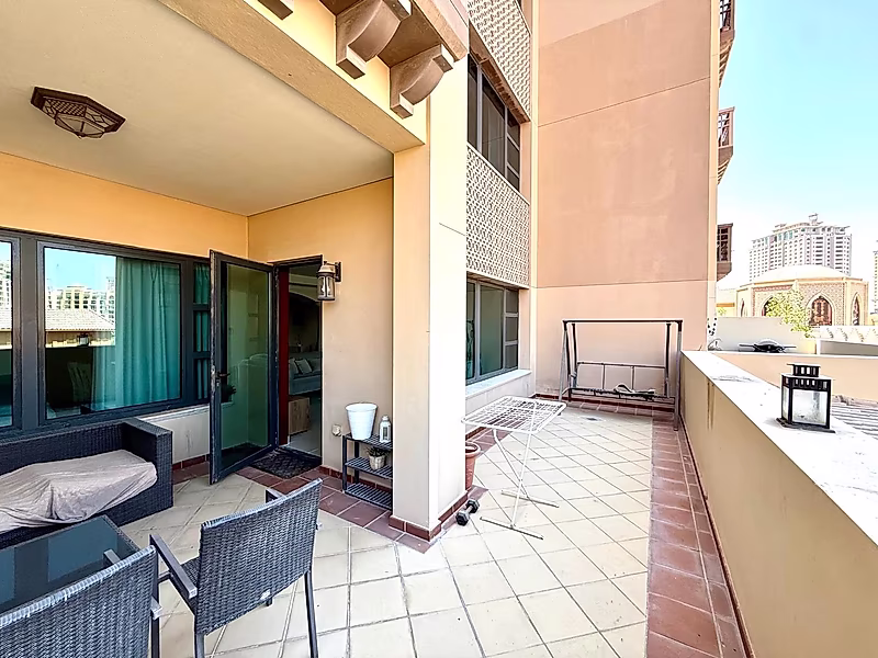 Rare Privacy & Expansive Balcony | 2BR Townhouse, Porto Arabia - Photo 11