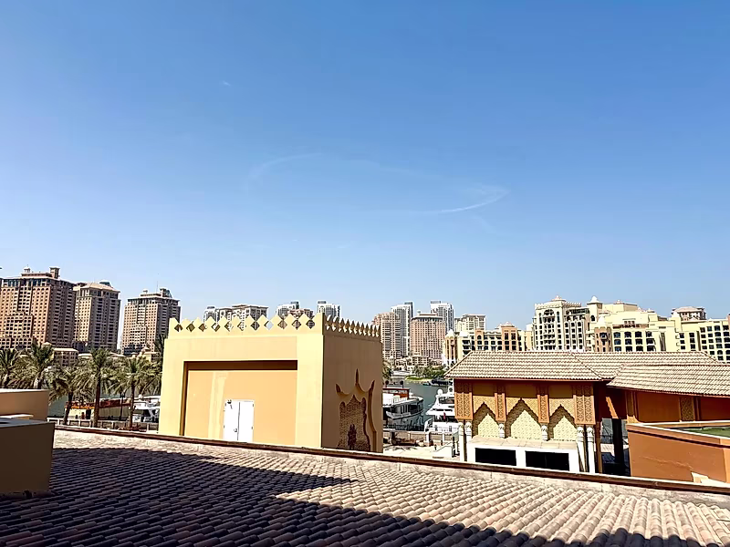 Rare Privacy & Expansive Balcony | 2BR Townhouse, Porto Arabia - Photo 12