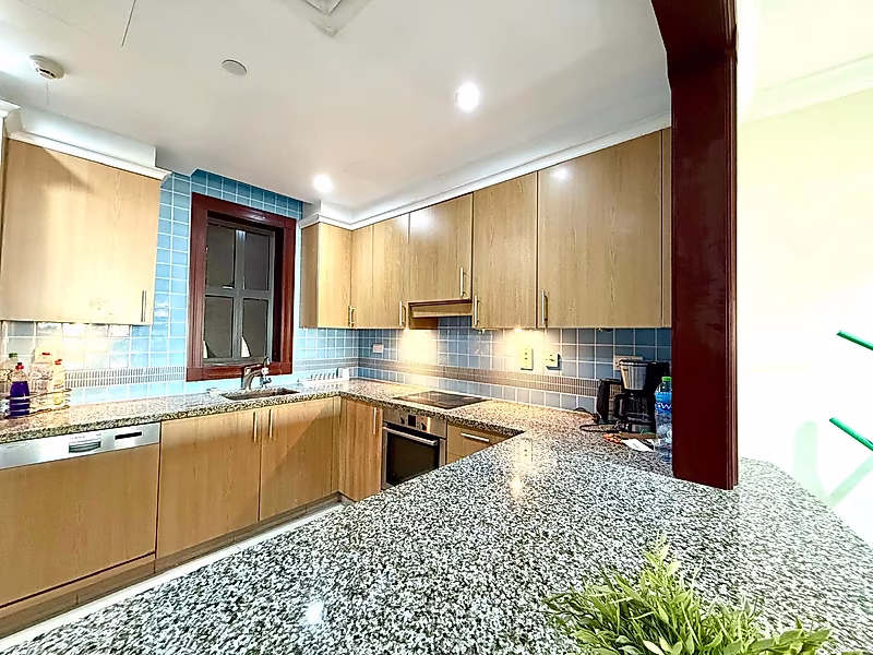 Rare Privacy & Expansive Balcony | 2BR Townhouse, Porto Arabia - Photo 15