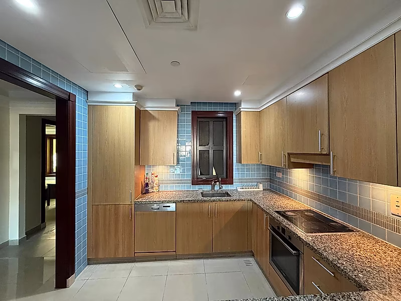 Rare Privacy & Expansive Balcony | 2BR Townhouse, Porto Arabia - Photo 16