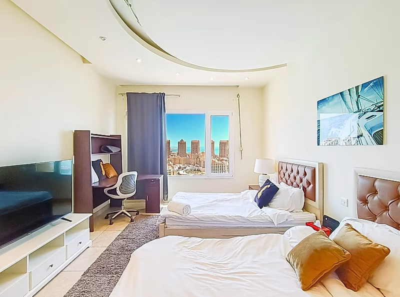 Luxurious 3BR+M Apartment with Modern Elegance - Photo 10