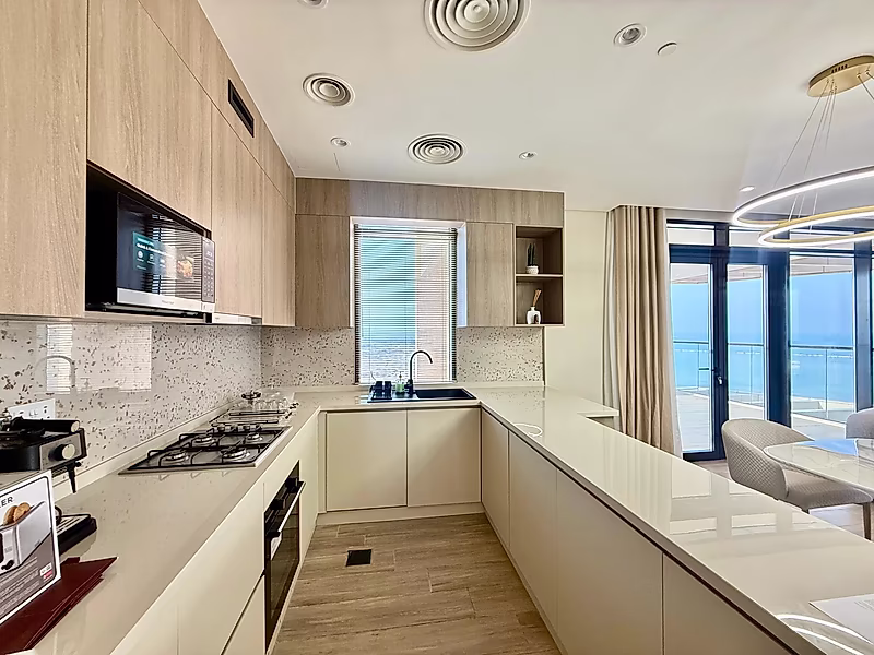 BRAND-NEW LUXURY 1BR | PANORAMIC SEA VIEW | TERRACE | BEACH ACCESS | CINEMA & POOL - Photo 9