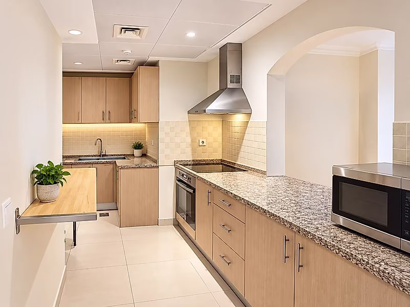FULLY FURNISHED 1BR | BILLS INCLUDED | VERY GOOD PORTO ARABIA TOWER - Photo 2