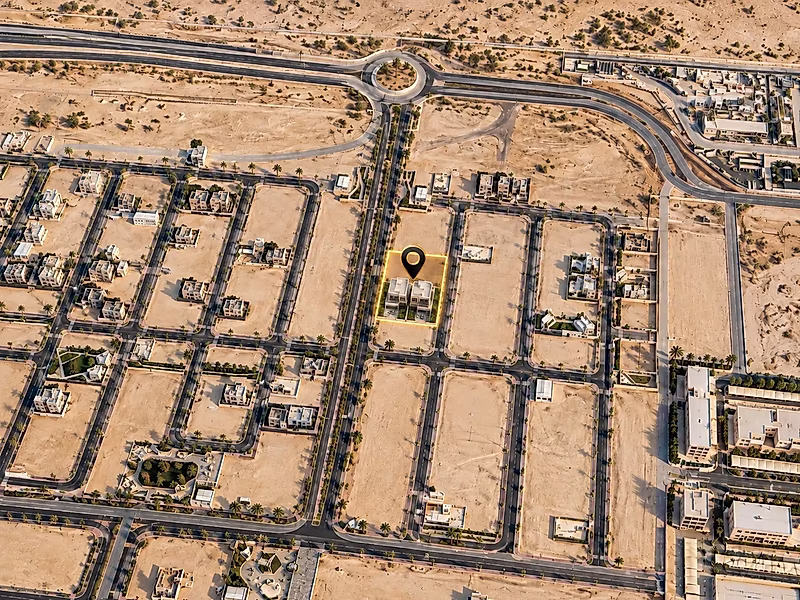 أفضل سعر | أرض 832.5 م² | موقع مميز في حزوم لوسيل - Photo 1