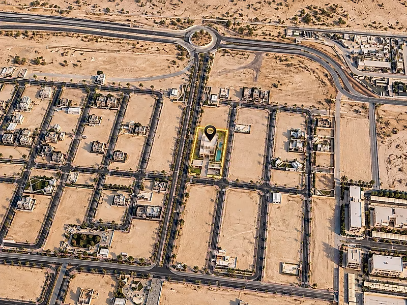 أفضل سعر | أرض 832.5 م² | موقع مميز في حزوم لوسيل - Photo 2