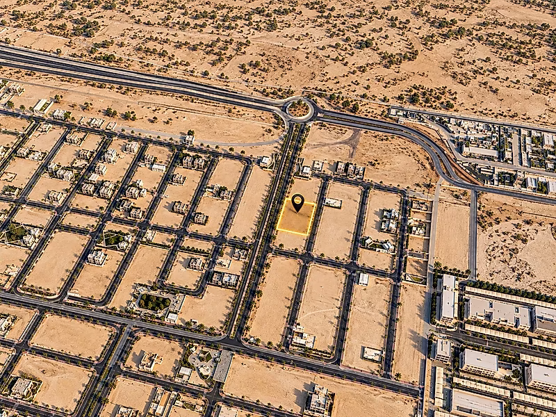 أفضل سعر | أرض 832.5 م² | موقع مميز في حزوم لوسيل - Photo 3