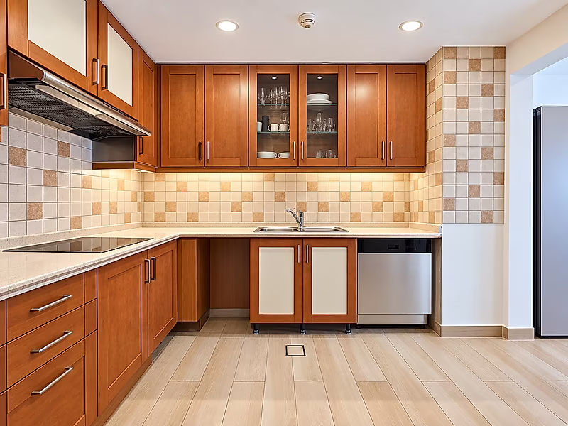 Unique Renovated 2BR | 2 Parking l Title Deed - Photo 11