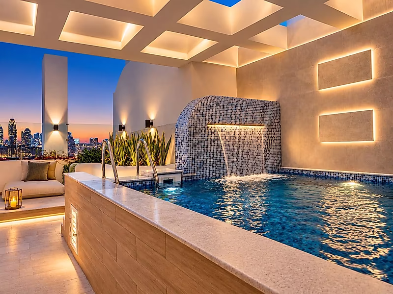 LUXURIOUS DUPLEX PENTHOUSE | PRIVATE POOL/ELEVATOR - Photo 18