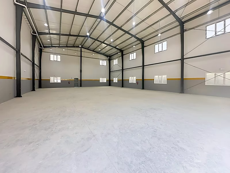High-Quality Warehouse Prime Location - Photo 2