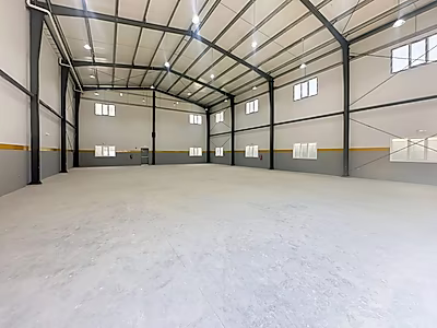 High-Quality Warehouse Prime Location - Photo 2