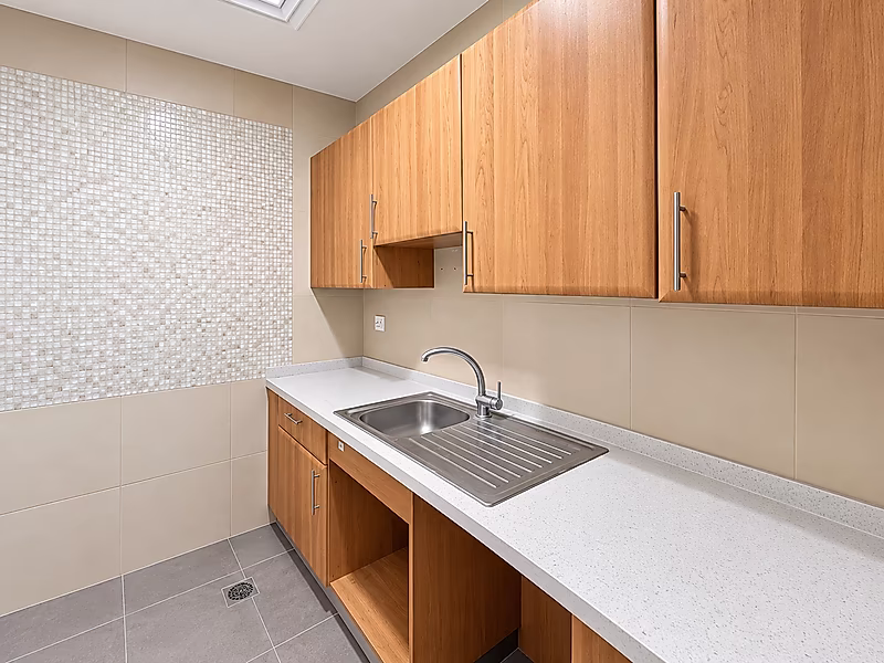 Ground-Floor Office with Direct Parking Access - Photo 7