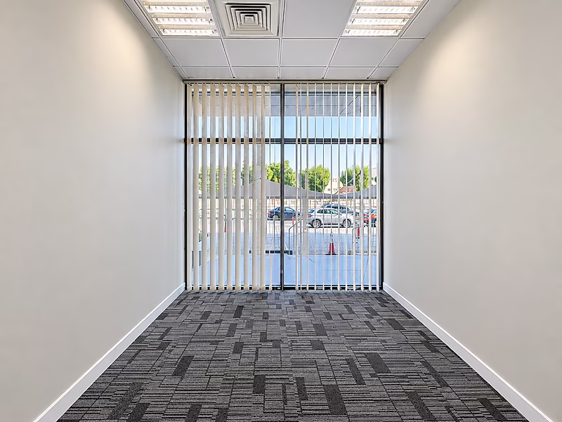 Ground-Floor Office with Direct Parking Access - Photo 8