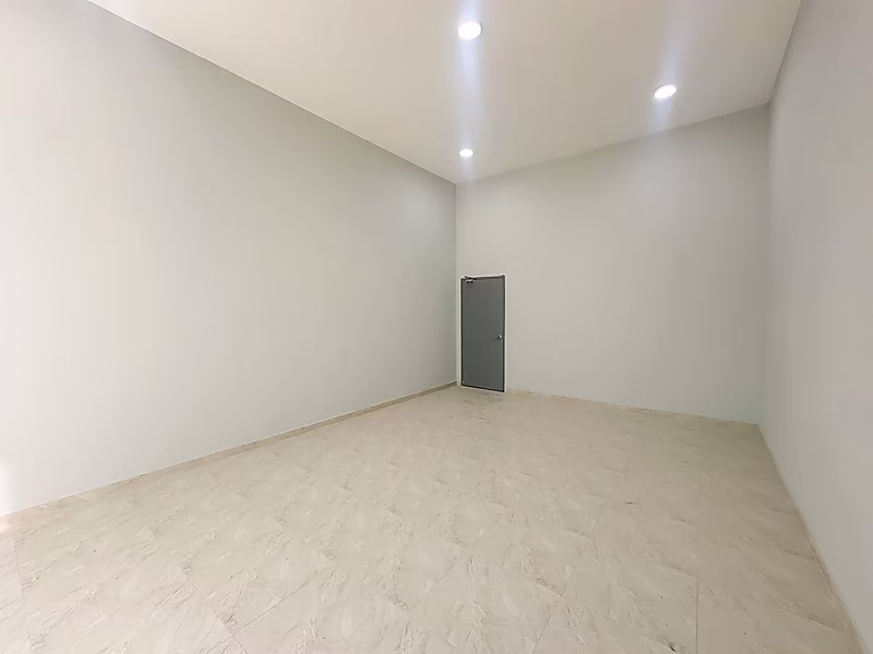 High-Quality Warehouse Prime Location - Photo 3