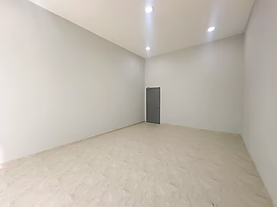 High-Quality Warehouse Prime Location - Photo 3