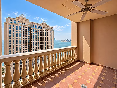 Exceptional Sea Views | Elegant 2BR + Maid - Photo 2