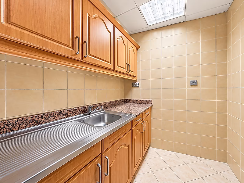 Fully Fitted 176 SQM Office in West Bay - Photo 5