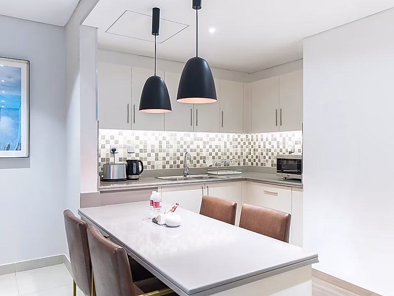 FURNISHED 1 BED | SEA VIEWS | BILLS INCLUDED | 1 MONTH FREE - Photo 3