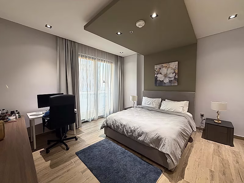 CHIC URBAN RETREAT | EXQUISITE FINISHES - Photo 4