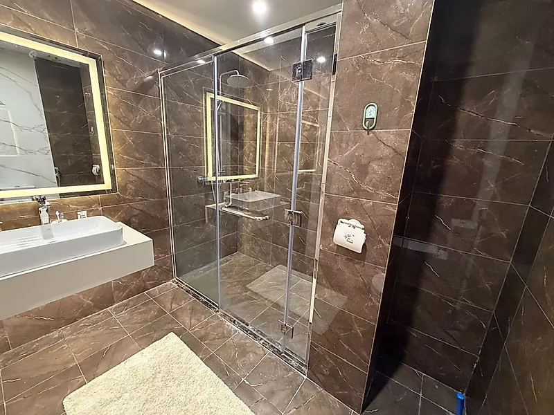 CHIC URBAN RETREAT | EXQUISITE FINISHES - Photo 5
