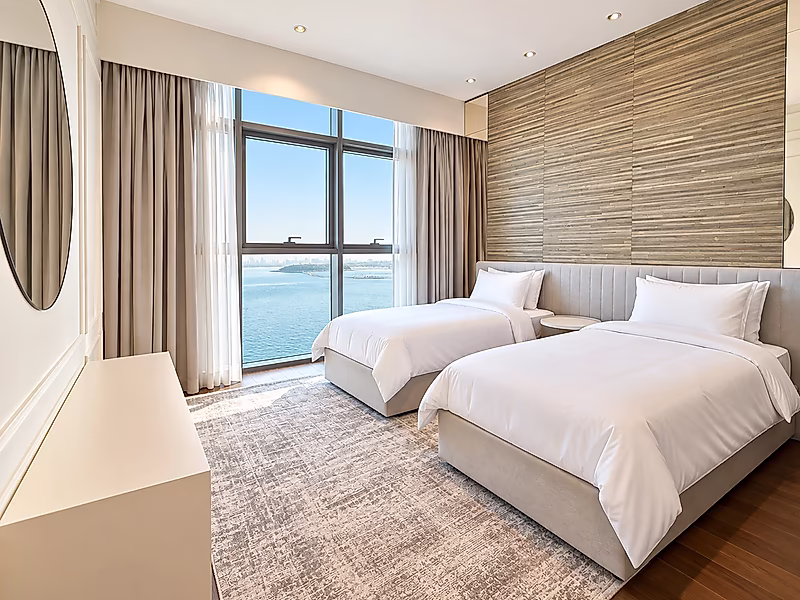 Ultra-Luxury Furnished 3BR+Maid’s Direct Sea Views - Photo 3