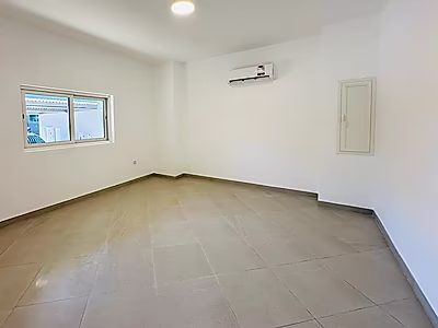 فيلا واسعة مكونة من 4 غرف نوم + غرفة خادمة | المرخية