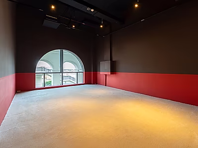 CLUSIVE LUXURY RETAIL SPACE - Photo 3
