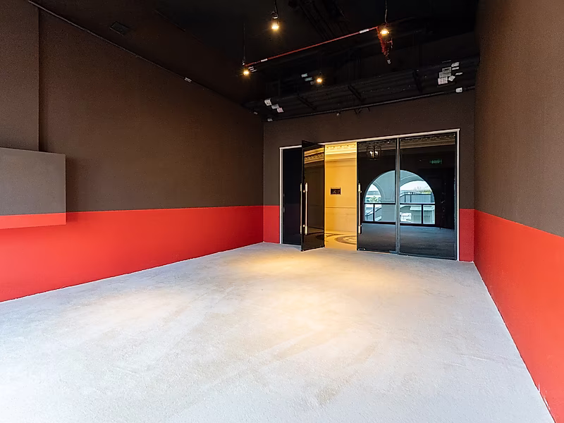 CLUSIVE LUXURY RETAIL SPACE - Photo 6