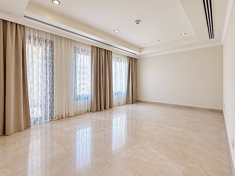 Rare 4-Bed + Maid’s Apartment | Full Sea & Marina Views | Porto Arabia - Photo 2