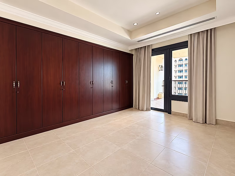 Rare 4-Bed + Maid’s Apartment | Full Sea & Marina Views | Porto Arabia - Photo 3
