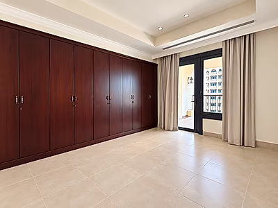 Rare 4-Bed + Maid’s Apartment | Full Sea & Marina Views | Porto Arabia - Photo 4