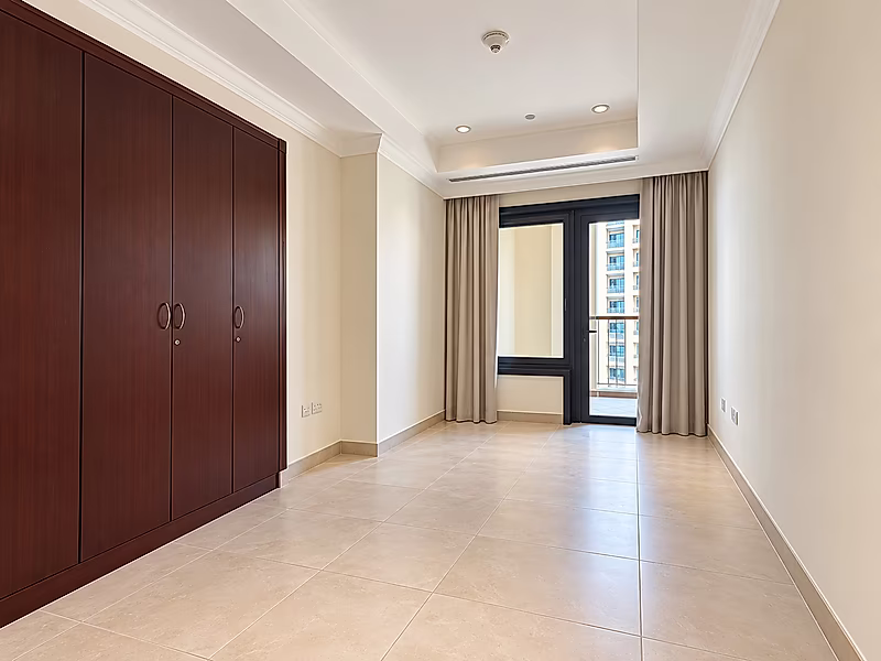 Rare 4-Bed + Maid’s Apartment | Full Sea & Marina Views | Porto Arabia - Photo 5