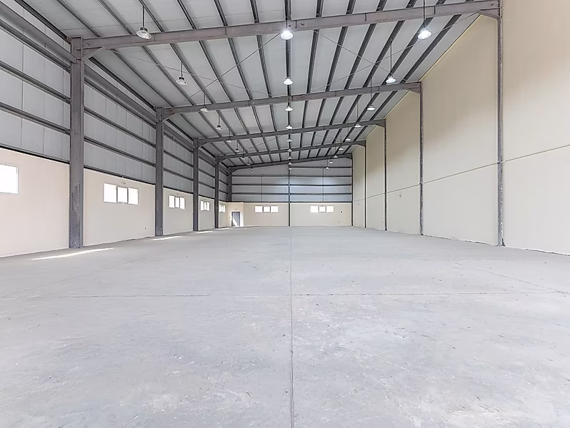 Warehouse for Sale with Labour Camp and Offices – 5000 sqm - Photo 3