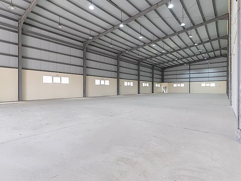 Warehouse for Sale with Labour Camp and Offices – 5000 sqm - Photo 5