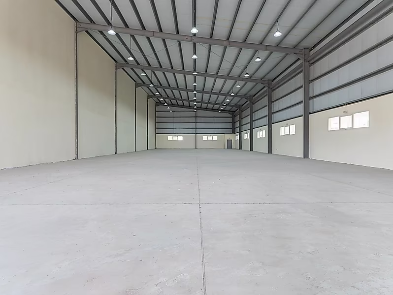Warehouse for Sale with Labour Camp and Offices – 5000 sqm - Photo 6