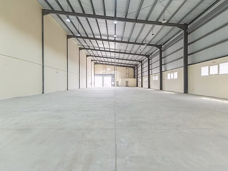 Warehouse for Sale with Labour Camp and Offices – 5000 sqm - Photo 7