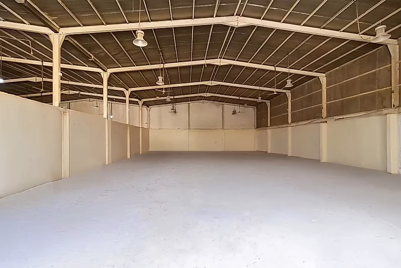 ورشة ألمنيوم ونجارة مع غرف عمال للإيجار في المنطقة الصناعية - Photo 1